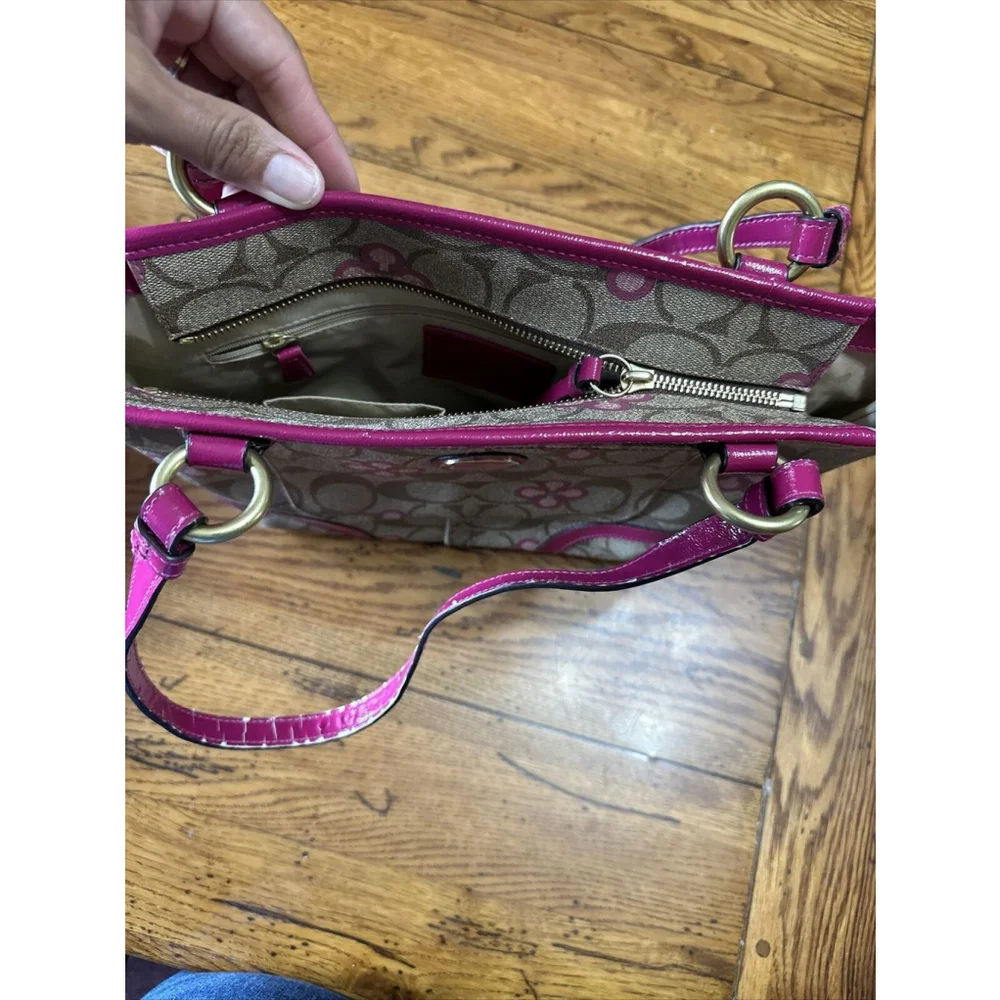 * COACH # J1220-F22041 Peyton Signature Clover Tote Bag